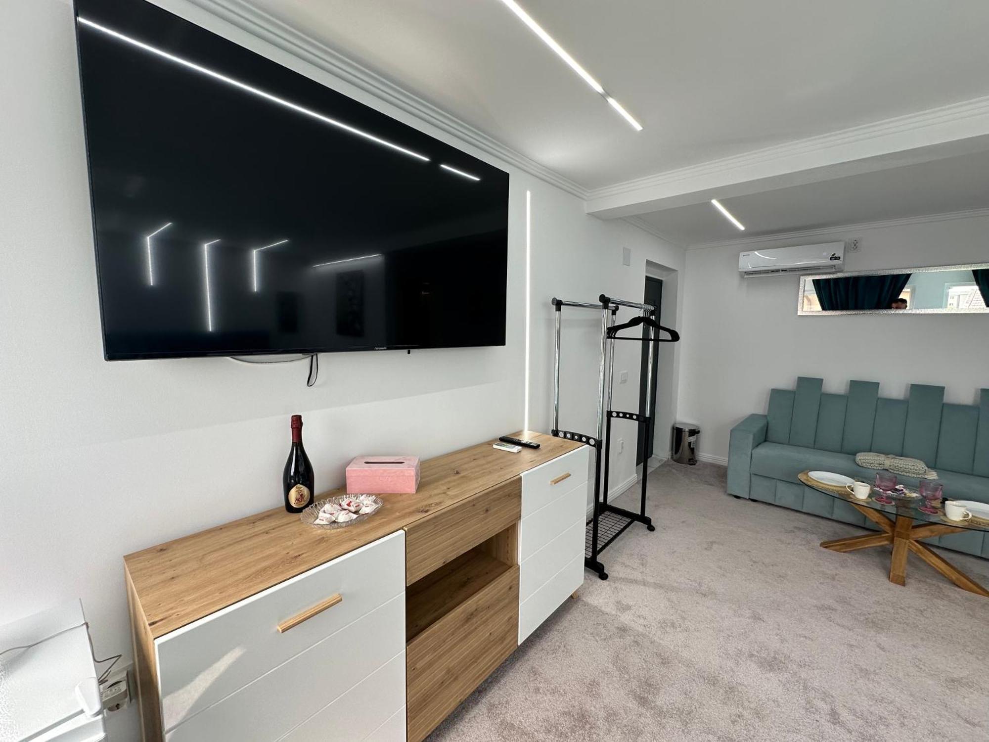 Elegant Escape Central Studio Craiova Exterior foto