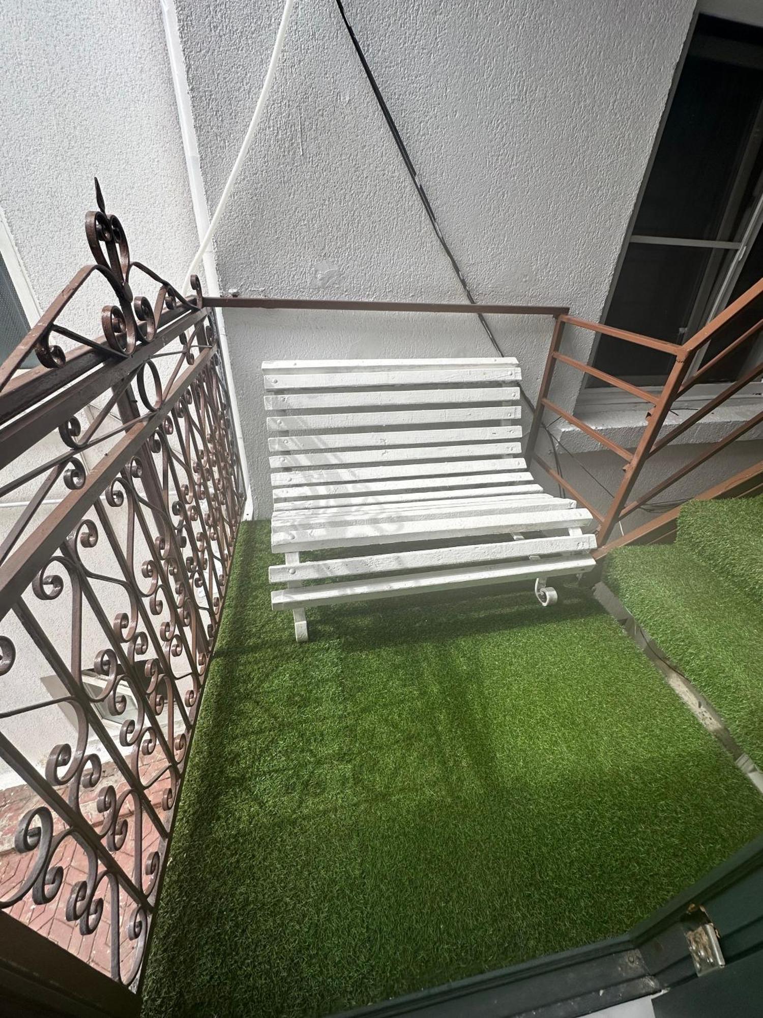 Elegant Escape Central Studio Craiova Exterior foto